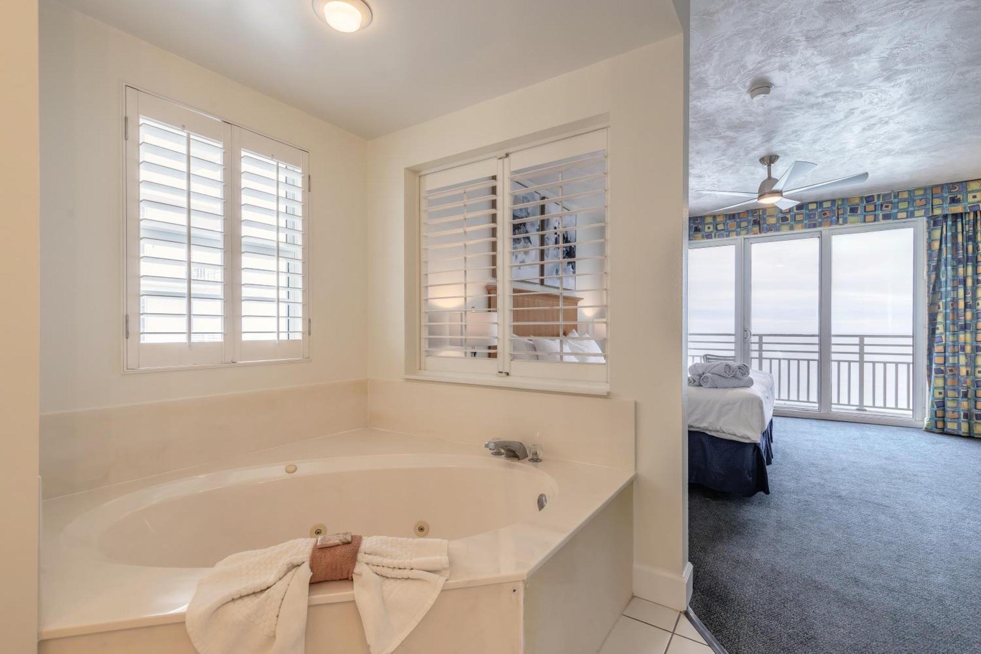 Beachfront Bliss At Ocean Walk Resort - Unit 1701 Daytona Beach Bagian luar foto